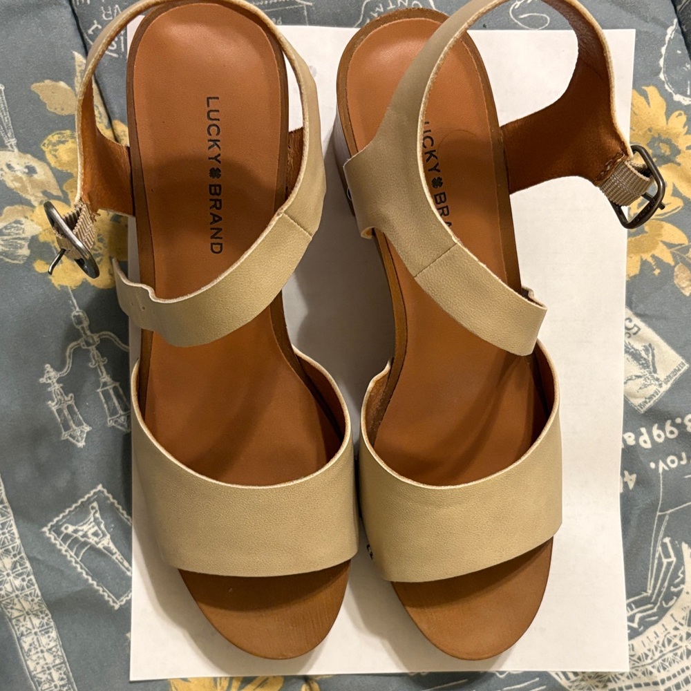 Lucky Brand Women's Tan Sandals